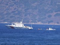 Göçmenleri taşıyan bot battı: 15 kişi kurtarıldı, kayıp bir bebek aranıyor