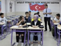 Haftada bir gün okula gidip lise mezunu oluyorlar