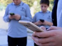 Öğrenciler okulda cep telefonu kullanamayacak
