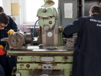 Bu okul üretimiyle fabrikaları aratmıyor