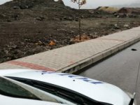 Elazığ'da bir adam karısını bıçaklayıp yol kenarına attı