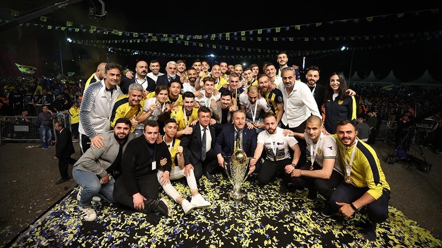MKE Ankaragücü, şampiyonluk kupasını aldı galerisi resim 1