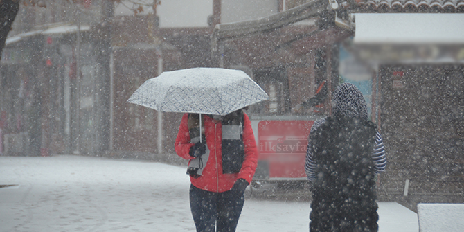 Ankara'da özlenen kar yağışı başladı