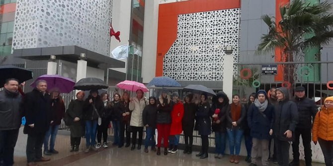 Doğa Koleji'nde maaş krizi devam ediyor: İzmir'de veliler eylem yaptı