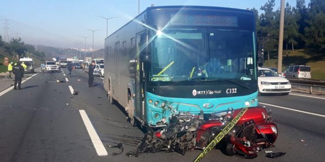 Ümraniye TEM Otoyolu'nda feci kaza: 2 kişi hayatını kaybetti