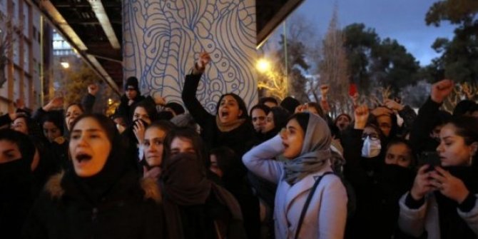 Trump, İran'daki rejim karşıtlarına Farsça mesaj gönderdi