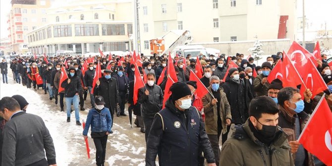 PKK'nın Gara'da 13 Türk vatandaşını şehit etmesine tepki amacıyla Van'da yürüyüş düzenlendi