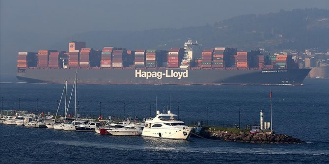 Çanakkale Boğazı dev gemilerin geçişi nedeniyle trafiğe kapandı