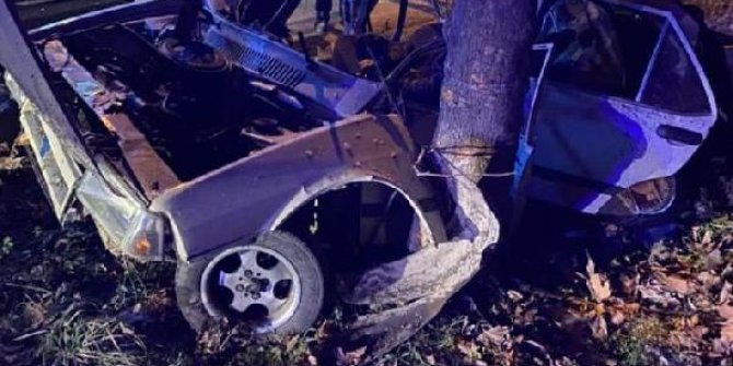 Otomobil ağaca çarptı; anne- baba öldü, 4 çocuk yaralandı