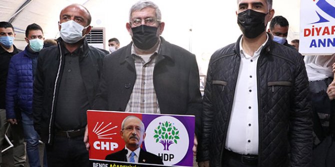 Kılıçdaroğlu'nun kardeşi, evlat nöbetindeki aileleri ziyaret etti: Ben de ağabeyimi HDP'den istiyorum