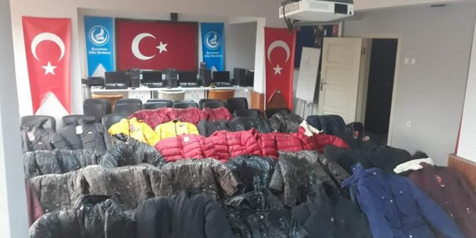 Ülkü Ocakları Ankara İl Başkanlığı’ndan ihtiyaç sahibi çocuklara mont hediyesi