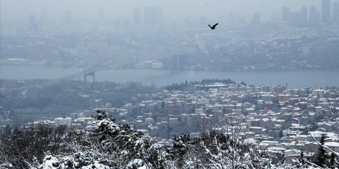 İstanbul'da kar yağışı aralıklarla etkisini sürdürüyor