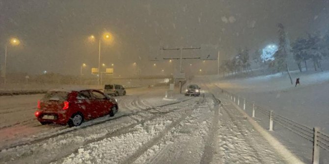 Meteoroloji'den son dakika uyarısı: İstanbul'da kar yağışı bugün de devam edecek