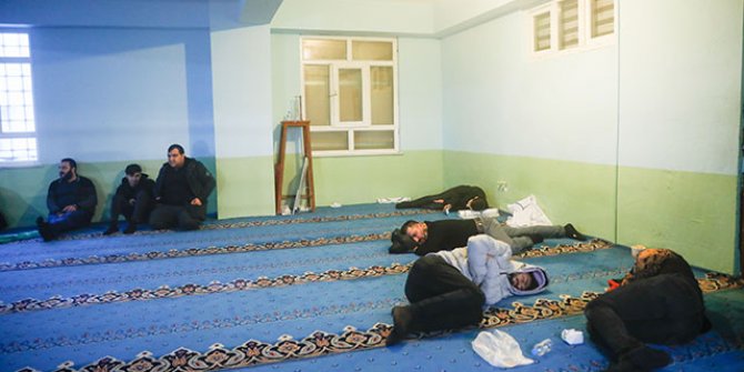 Arnavutköy'deki otel fırsatçılığı iddiası... Geceyi camilerde geçirdiler