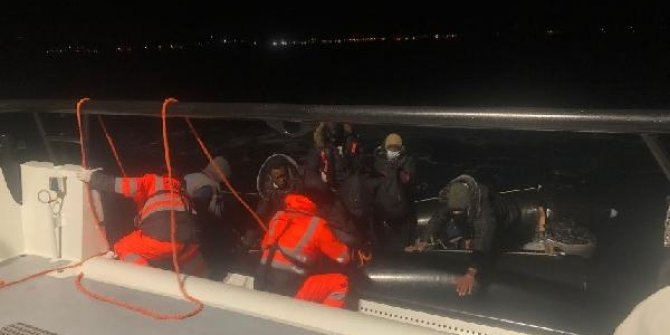Yunanistan'ın geri ittiği bottaki 10 kaçak göçmen kurtarıldı