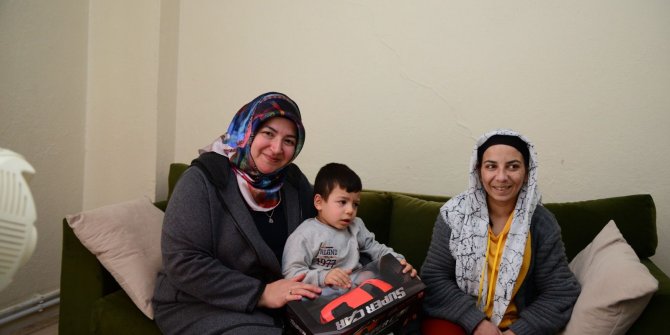 Nergiz Oğuz'un ev ziyaretleri sürüyor: "58 bin nüfuslu bir aileyiz"