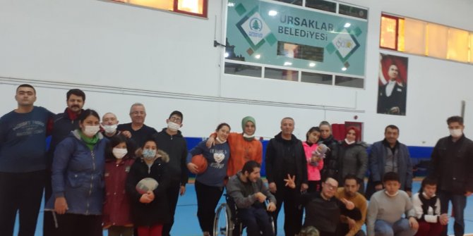 Pursaklar Belediyesi Engelliler Sosyal Tesisi, engelli bireylere spor eğitimi veriyor