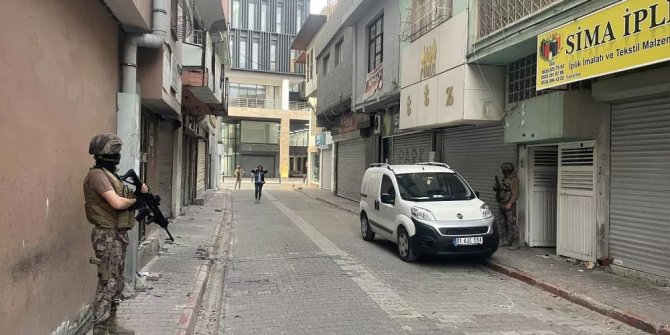 Adana'da şafak vakti operasyon: Çok sayıda gözaltı