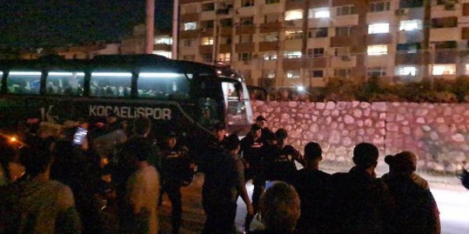 Kocaelispor taraftarları, küme düşen takımı protesto etti