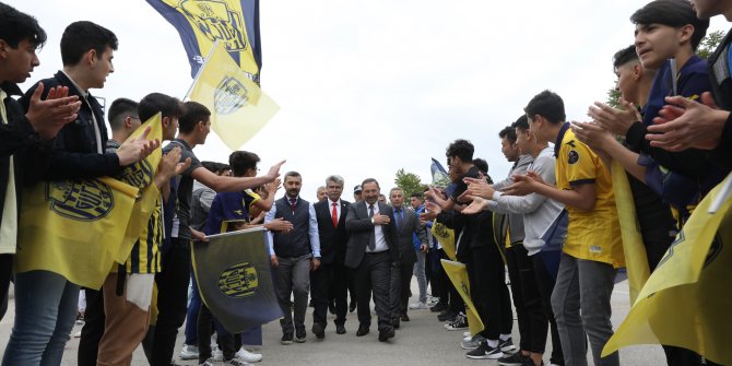 Etimesgut'ta Ankaragücü'nün şampiyonluğu kutlandı