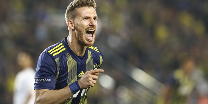 Fenerbahçe, Serdar Aziz'in sözleşmesini 3 yıl uzattı