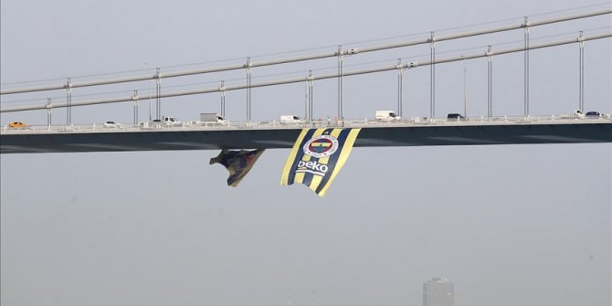 Boğaz köprüsüne Fenerbahçe Beko bayrağı asıldı