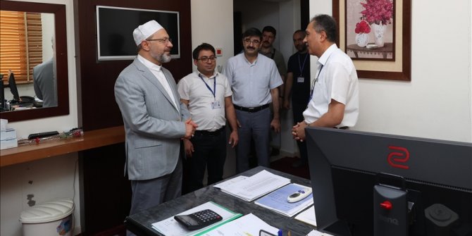 Diyanet İşleri Başkanı Erbaş, Medine'de Türk Hac İşleri Ofisi'ni ziyaret etti