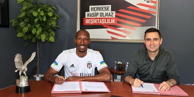 Beşiktaş Hutchinson ile sözleşme uzattı
