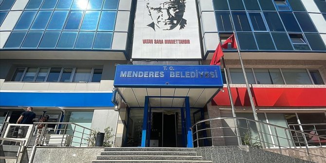 İzmir Menderes Belediyesine yönelik yolsuzluk operasyonunda 27 şüpheli yakalandı