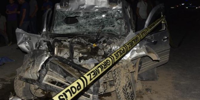 Ehliyetsiz sürücünün kullandığı kamyonet, TIR'a çarptı: 3 ölü