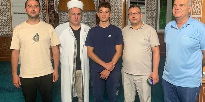 Antalya'da rehberden etkilenen İngiliz turist Müslüman oldu