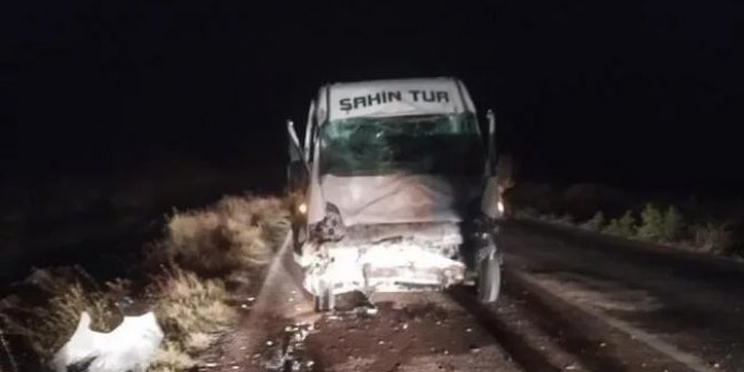 Ankara'da minibüs ile traktör çarpıştı: 7 yaralı