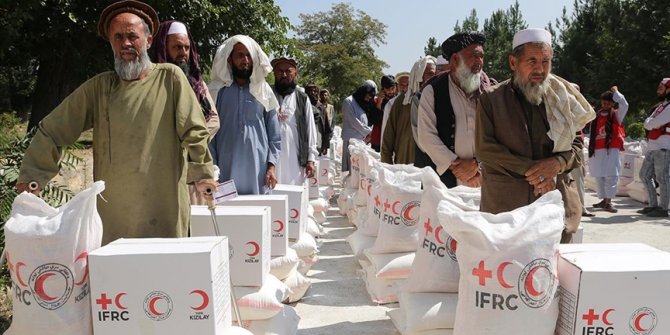 Türk Kızılaydan ihtiyaç sahibi 1000 Afgan aileye gıda yardımı