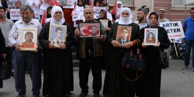 Diyarbakır'daki evlat nöbetine 5 aile daha katıldı