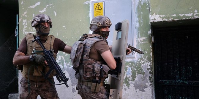 Mersin'de terör örgütü DEAŞ operasyonunda 8 zanlı yakalandı