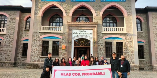Sivas'ın Ulaş ilçesinde bir lisenin öğrencilerine yönelik Ankara gezisi düzenlendi