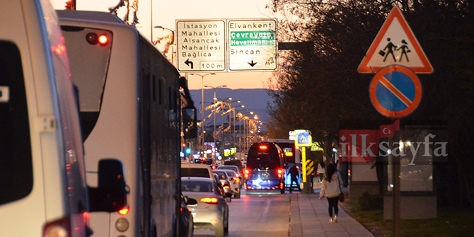 Etimesgut Ä°stasyon Caddesiândeki trafik sorunu