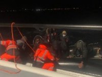 Yunanistan'ın geri ittiği bottaki 10 kaçak göçmen kurtarıldı