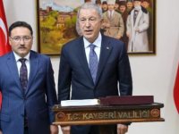 Bakan Akar'dan Kayseri Valisi Çiçek'e ziyaret