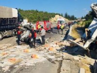 Niksar'da hafif ticari araç ile kamyonet çarpıştı: 5 yaralı