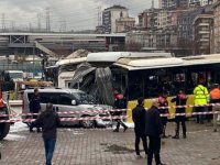 İstanbul'da tramvay ve otobüs çarpıştı