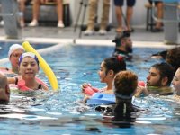 Mamak’ta engelli gençler yüzme deneyimini ilk kez yaşadı