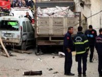 Freni boşalan kamyonet çocuklara çarptı: 1 ölü, 2 yaralı
