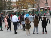 Gölbaşı’nda spor salonu olmayan okullarda öğrencilere spor yaptırmak amacıyla etkinlik başlatıldı