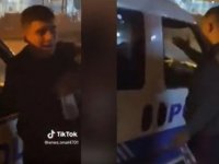 Adana'da kimliği belirsiz bir grup, görev başındaki polislere haakret etti