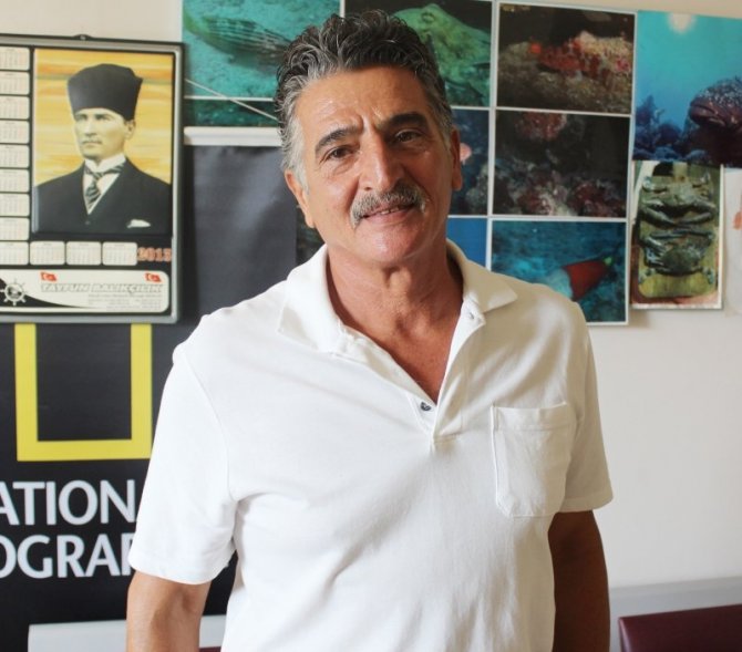 ayagina-dusen-aslan-baligi-olduruyordu2.jpg