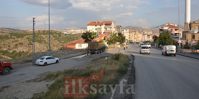 bademlik-mahallesi,-haci-kadin-deresi,-bariyer,-ogretmen-kezban-parki,-bademlik-yolu-caddesi,tehlike,,,,,,,.jpg