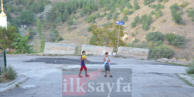 bademlik-mahallesi,-haci-kadin-deresi,-bariyer,-ogretmen-kezban-parki,-bademlik-yolu-caddesi,tehlike,,,.jpg