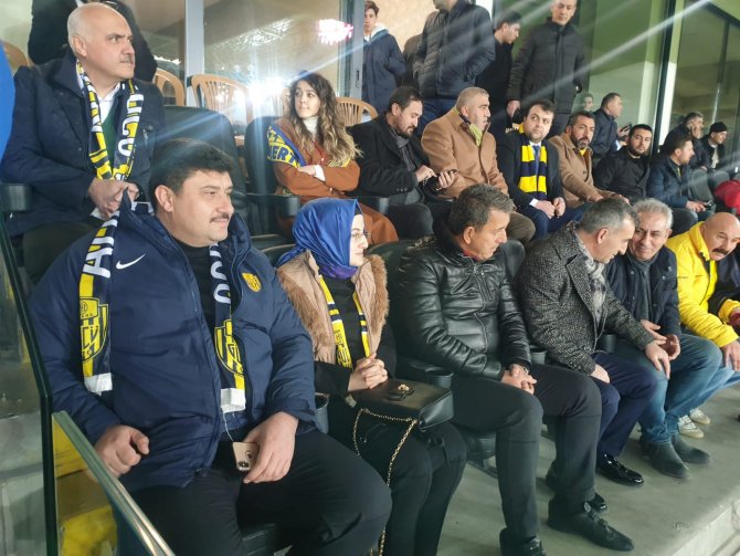 baskan-oguz-ankaragucu-tribununde-(2).jpeg