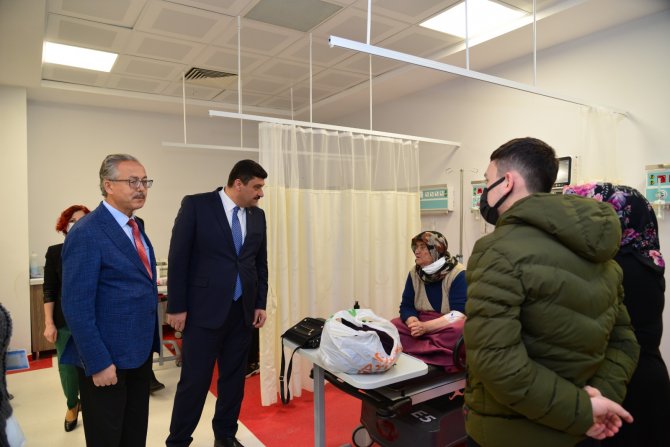 baskan-oguzdan-bayramda-hasta-vatandaslara-moral-ziyareti-(9).jpeg